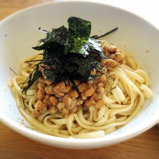 1人のお昼ご飯は！激ウマ簡単ごま納豆うどん！